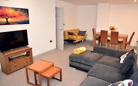 Modern 2-Bed Billy Stand Apartment Near Stadium